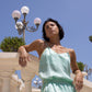 Top con scollo a V verde acqua con piping a contrasto