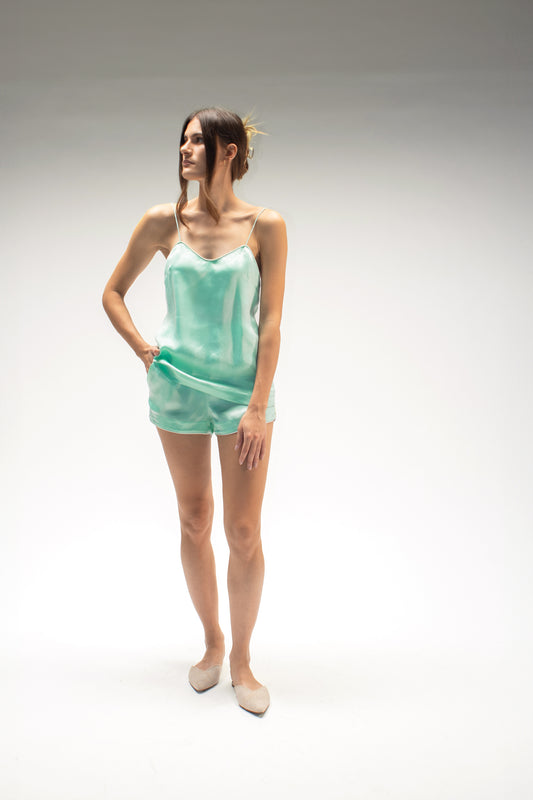 Top con scollo a V verde acqua con piping a contrasto